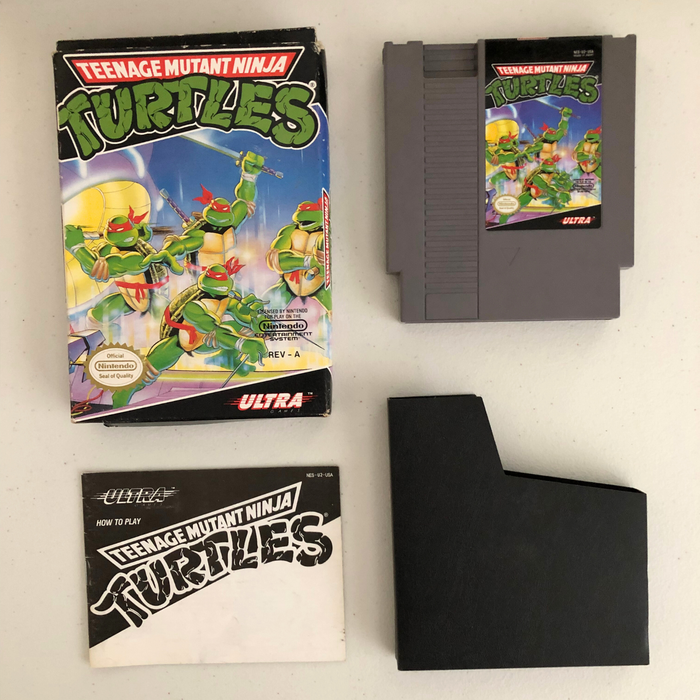 Teenage Mutant Ninja Turtles CIB Complete - NES